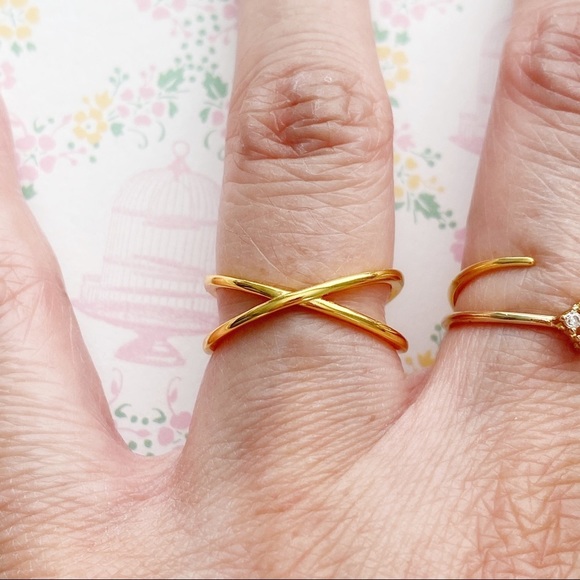 Jewelry - Crisscross Feminine Adjustable Gold Tone Ring 925